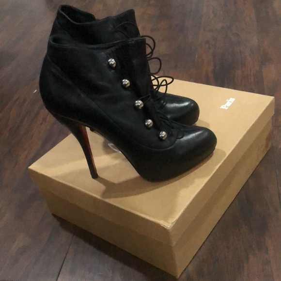 Christian Louboutin - Picture 3 of 5